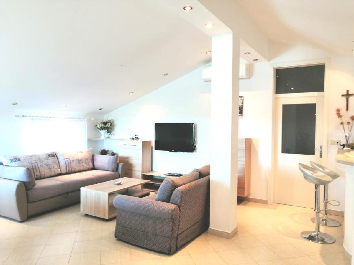 Lovely Sea View House In Malinska Island Krk Bagian luar foto
