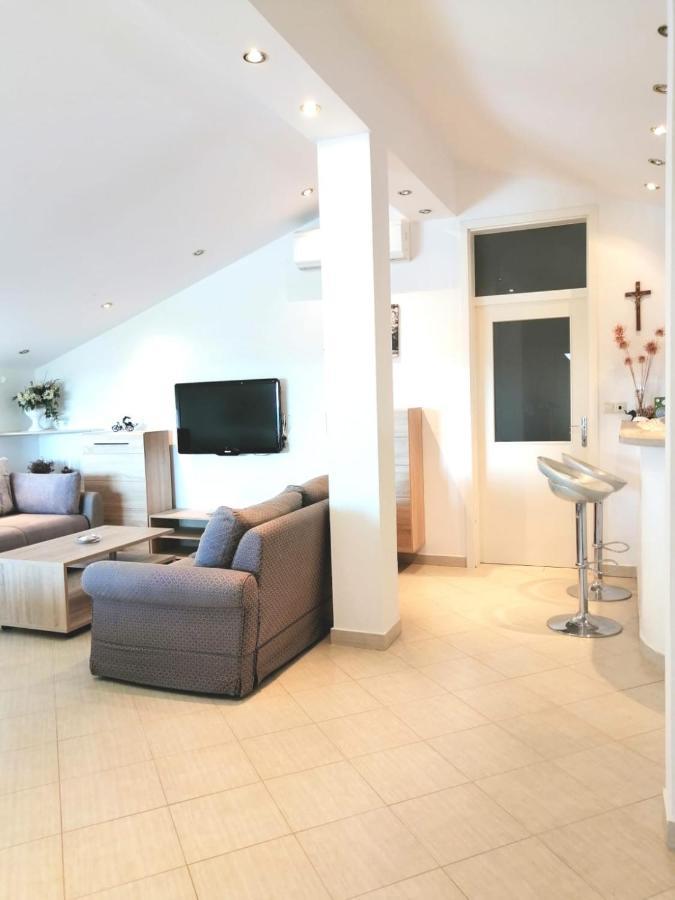 Lovely Sea View House In Malinska Island Krk Bagian luar foto