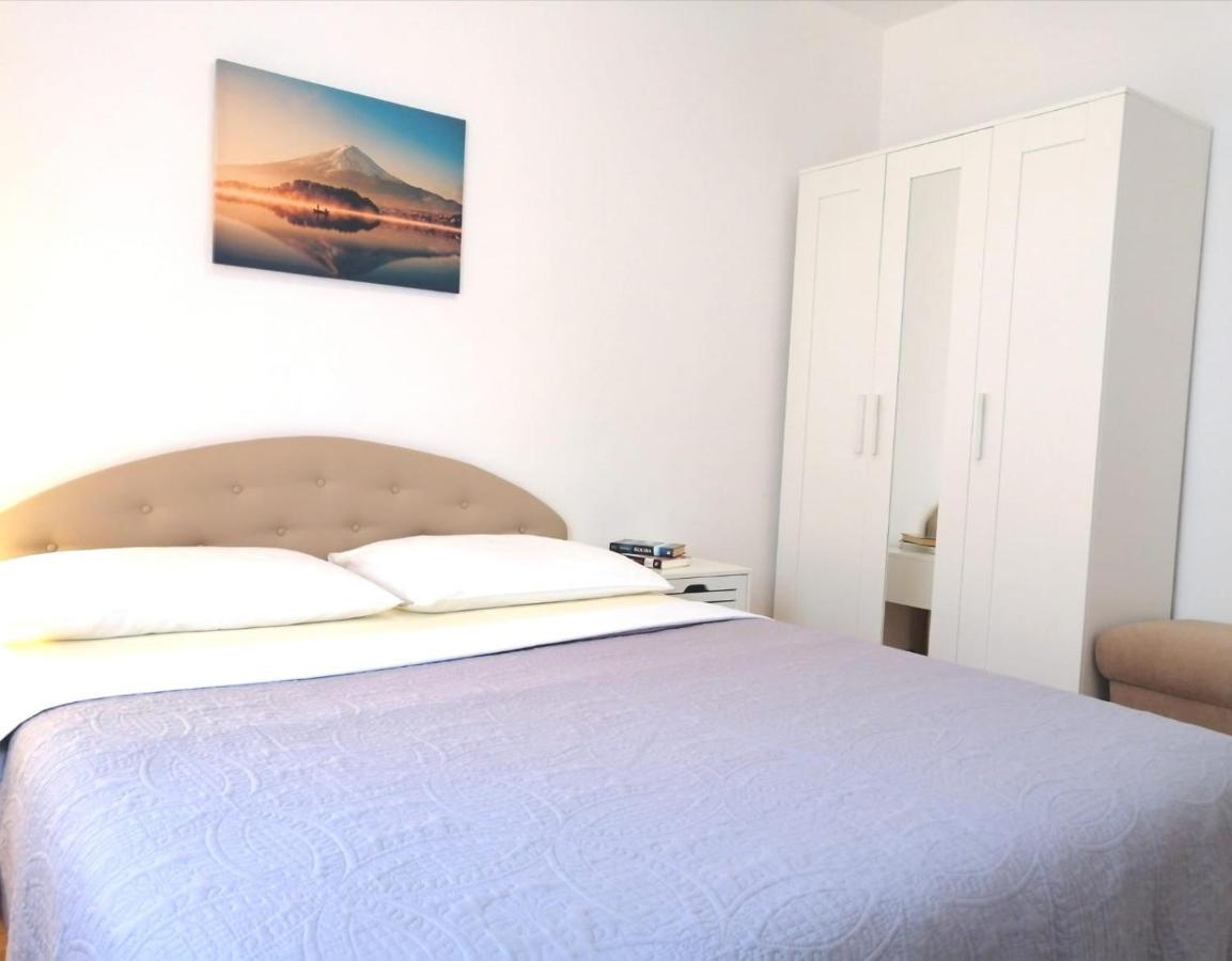 Lovely Sea View House In Malinska Island Krk Bagian luar foto